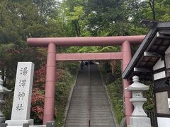 宿近くの湯澤神社。
急な階段を登ると、とても静かな空気が流れています。