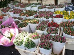 フラワーマーケットのチューリップの花束は50本で7.50ユーロ。当時のレートだと1,000円といったところ。やすい。