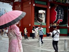 【浅草徘徊】

目の前に...着物を着た女性が....前にいる観光客らを消しゴムマジックで消したい...