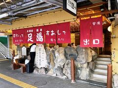 上諏訪駅は駅構内に足湯があるので有名。
昔は、ここは立ち寄り露天風呂だった。