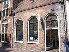 ガイドブックに載っていたDroog@homeへ。
デザイングッズ屋さんかなあ。ちょっと美術館っぽい。
白い陶器の招き猫がピンになったLucky Catのピンボールがなかなかいい音がでて、楽しい♪　まあ、ちょっと買って帰れないものの方が多いんですけど…。
こちら、ぐーぐるマップだと「イベント会場」って出るんですけど、ギャラリーなのかな。