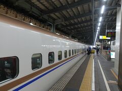 新潟駅に無事到着。

とき　301号
上野発　6時14分　→  新潟着　8時12分

初めて新潟に来た時は新幹線じゃなかったな～
そもそもだけど新幹線はその頃は無かったしねw
当時発売されていたミニ周遊券とかワイド周遊券を使って旅行してたねー。
周遊券は確か急行までしか乗れなかったんだよね。
乗ったのは急行佐渡だったかな。
新潟、とても遠かったな～
駅弁全盛の時代だったのでたくさんの駅で駅弁を売っていて新潟に着くまでいろんな駅弁を食べたな～。

なんか、、やってる事、今とあまり変わってないな～w