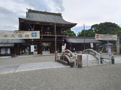 　次は真清田神社に行きました。
　真清田神社は尾張の国で最初に参拝する「一の宮」であり、仕事運や出世運、開運厄除、子孫繁栄にご利益があるとされている神社です。
　毎年4月3日の例祭「桃花祭」をはじめ、「舞楽神事」や「一宮七夕まつり」には多くの参拝者で賑わっています。
　一宮市の中心に鎮座し、年間参拝者は120万人となっています。