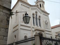 　セルビア正教会。プラツァ通りから１本入った道にあります。