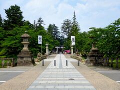 赤湯温泉の丹波館をチェックアウトし、上杉神社へやってきました。