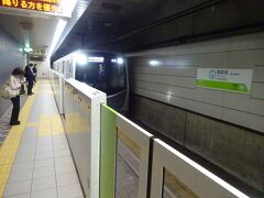 薬師堂駅から仙台方面の電車に乗る。
ホームに降りる少し前、AkrさんからLINEが入る。
「仙台駅ホームの後ろにある長いエスカレータを上がりきった改札前で待ちます」かなり具体的な内容。