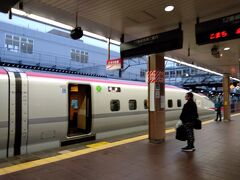 雨の秋田駅に到着。