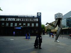 クィーンストリート駅の裏手にグラスゴーのバスステーションがあります
スコットランドやイギリス各地へと出発してます、列車とフェリーを乗り継いでいくことも考えましたが駅から港へのアクセスなどを考えるとバスの方が安くて便利なのでチョイス