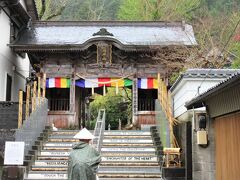 13:20　37番札所 岩本寺（高知県高岡郡四万十町茂串町）仁王門　雨・17℃
真言宗 智山派、藤井山 五智院。
四万十川が流れる、標高約300mの高南台地の四万十町に建っています。
宿坊もあります。