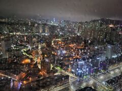 いやなら降りろ。
早く帰りたい私たち、「払います！」
ソウル駅から龍山のホテルまで約40,000ウオン～
30階からの夜景に癒されながら1日目終わり。

