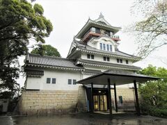 天守閣が四万十市郷土博物館「しろっと」になっています。

建物は愛知県の犬山城の天守閣をかたどったそうです。
