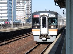 大阪から近鉄特急に乗って来たのにあえてJR快速みえに乗る。
松阪9:55>>快速みえ1号>>鳥羽10:38