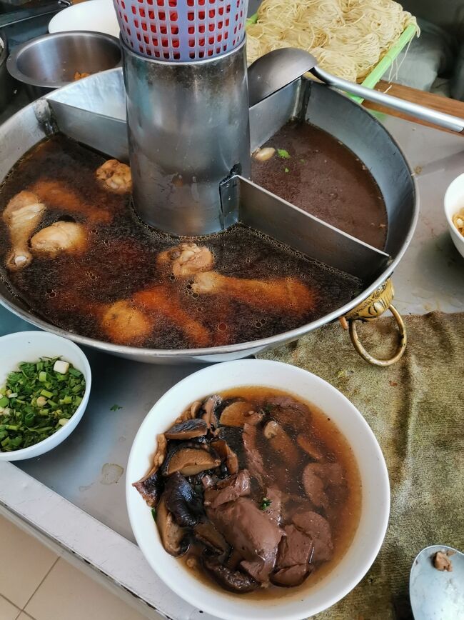 Phan OCHA 2 Chiangrai <br />パン　オーチャ2 チェンライ<br /><br />具は豚と鶏肉から選べます。<br />鶏肉も美味しそう。<br />次回は鶏肉してみよう。