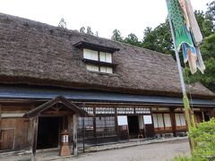 白川郷から五箇山へ北上。その途中岩瀬家住宅に遭遇。和田家よりもでかい。