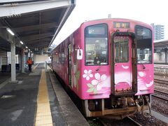 　山陽線で岩国駅に向かい、錦川鉄道に乗り換えて、川西駅に向かいます。まあ実際錦川鉄道と言っても、川西駅まではJR岩徳線なんですけどね、川西駅で分岐します。ただ岩国駅でホームが違います。
