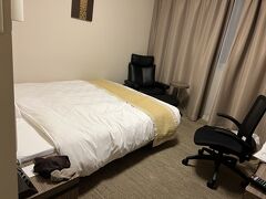 食事を終えたら21時前。
今回の宿、ダイワロイネットホテル札幌すすきの　への到着は22:10頃でした。
部屋は広くてきれいで快適でした^_^