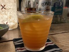 泡盛カクテルをいただきました。
これはマンゴージュースを使ったマングースかな？