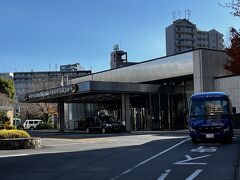 翌日、さくらタワーのラウンジで朝食を摂った後チェックアウト。
品川駅前からバスに乗り白金のシェラトン都ホテル東京にやってきた。
ここも、マリオットＢＯＮＶＯＹのホテルだ。
