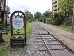 荷物をホテルに預けに、駅から運河に下る中央通りを歩きます

途中、北海道初の官営鉄道だった手宮線の廃線跡の遊歩道
爽やかさなどどこへやら、蒸し暑いので立ち寄らず
