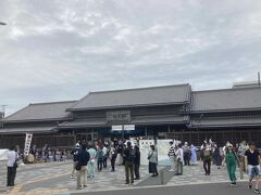 新宿から100分くらいで佐原駅に到着です。
友達と合流して、前半は二人で、後半は一人旅。