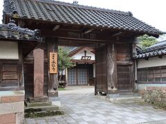 旧鶴来街道歩き、忍者寺に予約時間の前に着いたので、対面の承証寺に立ち寄る