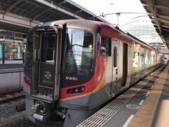 車内でゆっくりと駅弁が食べたかったので、特急に乗車することにしました。
