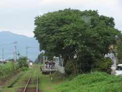 2023.07.15　肥後大津ゆき普通列車車内
阿蘇白川駅。このように各駅にはわんさか人がいる。