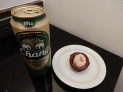 ホテルに戻り休憩。

ビアチャンとマンゴスチン。