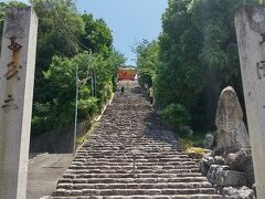 伊佐爾波神社へ。
とっても暑い中、ヒーヒー言いながら階段を登ります。