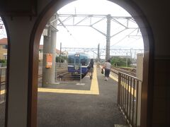 銚子駅　到着。　　　13:07.　　　ホームの先は、「銚子電鉄」