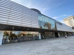 函館市観光案内所。
JR函館駅内にあります。

こちらで路面電車と函館山登山バスが利用できる1日フリー切符(\1,000)を購入。