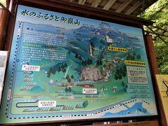最初の観光は巖立峡のがんだて公園
http://hidaosaka-kanko.com/touristspots/
ウォーキングの前に説明を聞きます(一番前で聞いてたのですが、全く覚えてません)