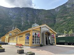 フロムの街の中心部へ戻り、
フロム駅の隣りにある鉄道博物館へ。