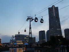 汽車道からみなとみらいの夜景を見る。
初めて見るヨコハマエアキャビン。
