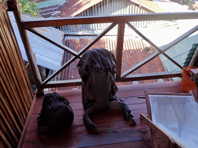 8:27<br />昨日、約束した港まで行くトゥクトゥクが来ません。<br />いかにもアフリカです。<br />自分で行く事にします。