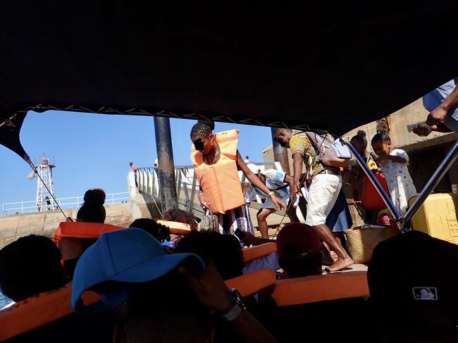 スピードボートに乗って、