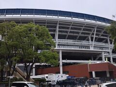 横浜スタジアム。
試合がある日だったので賑わっていた。