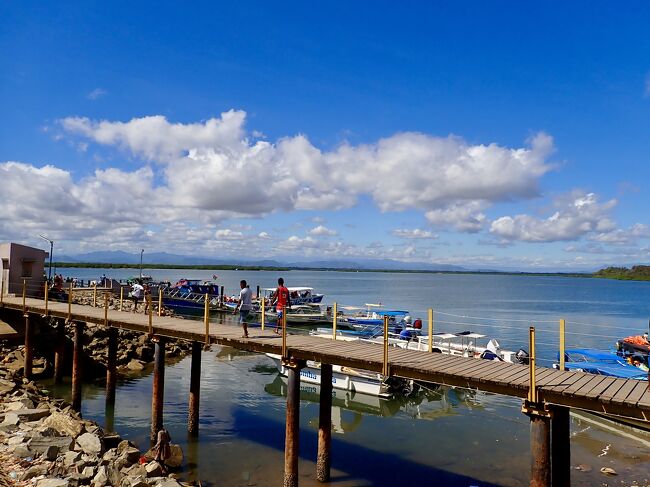 出発の時間まで、港で待ちます。