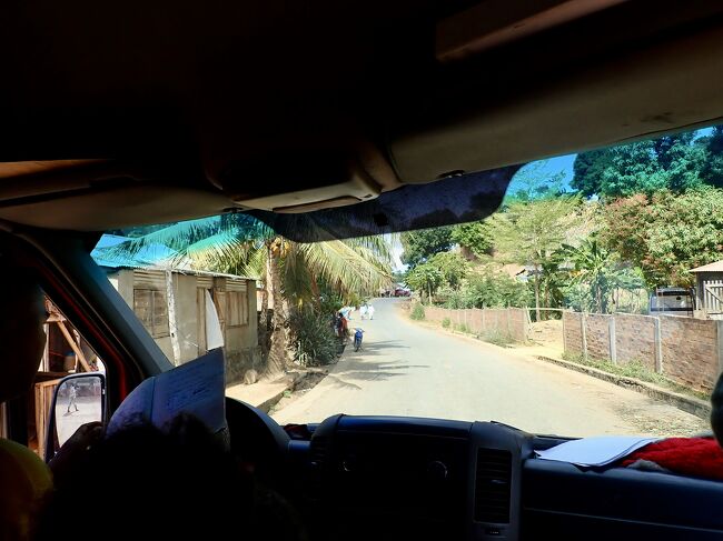 11:20<br />出発します。<br />これから、30時間の長い旅が始まります。