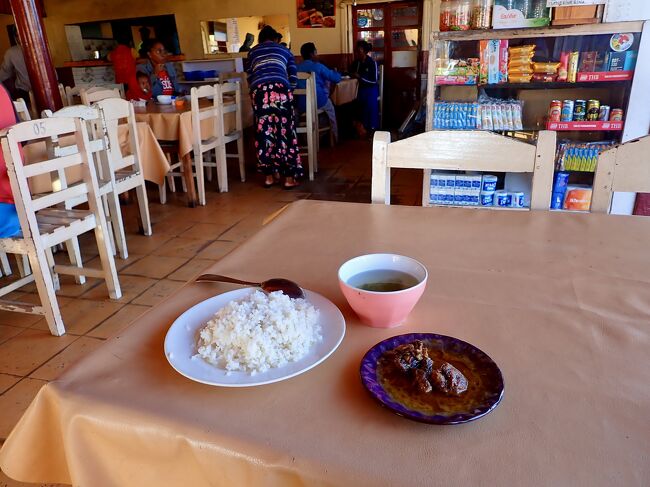 肉の煮込みのアクーソス、3k(100円)と