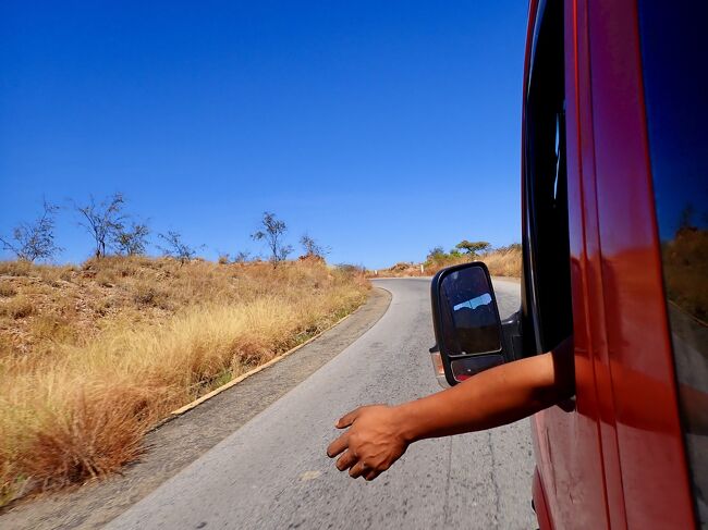 バスが再び走ります。