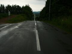 途中土砂降りの雨の中待機しながら　ジェットコースターの路に
まぁーーすぐ道が続いています　北海道ですね