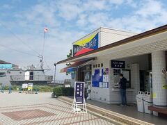 記念艦三笠売店。マニアックなクッズが売られています。