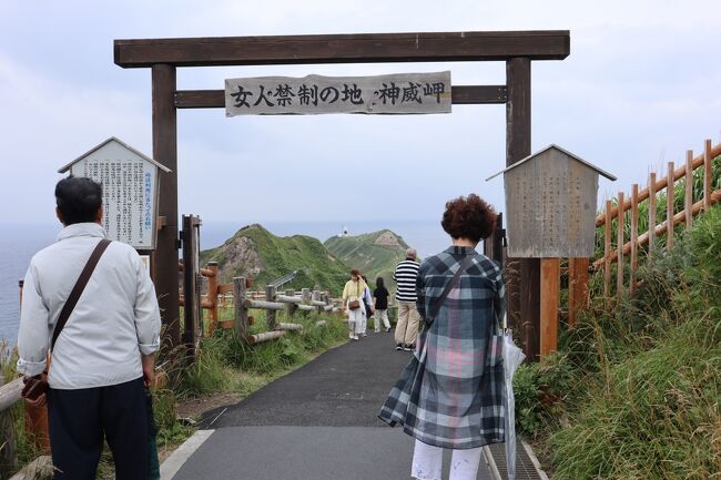 岬への入り口　女人禁制の門<br />神威岬の先端までは歩いて２０分程<br /><br /><br />