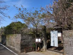 鹿児島空港に降り立ち、最初に向かったのは薩摩今和泉。武家屋敷の通りにある古民家で昼ごはん梅里でランチをとりました