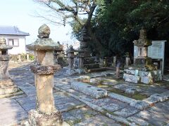 ランチ後向かったのは今和泉島津家の墓所。徳川家に嫁いだあの篤姫の父、兄が眠る場所です。