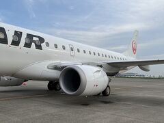 今回、お世話になる飛行機です。
１列だけの小さな飛行機でした