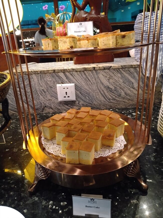 ケーキのラインナップは昨日と同じ。