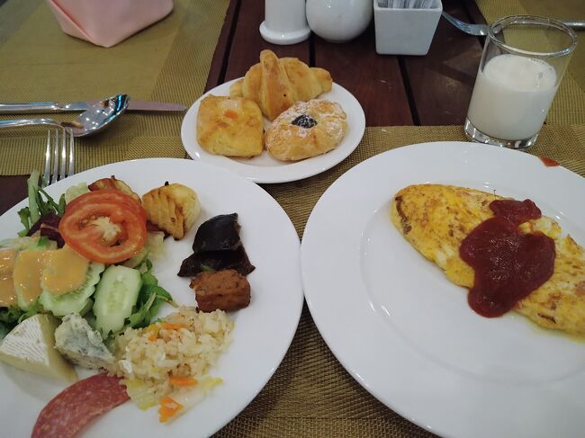 チーズも種類が多くて良かった。<br /><br />ブルーチーズやカマンベールチーズをとってきて、いただきま～す。