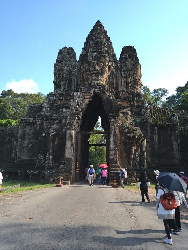 南大門。<br /><br />アンコールトムの城壁にはこの南大門以外にも全部で5つの門があります。<br /><br />